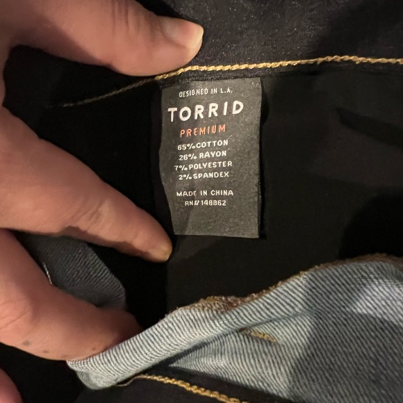Torrid premium high rise, bombshell skinny crop jeans, size 24 - Picture 3 of 4